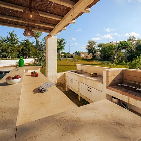Villa Opuntia Trulli E Lamie 10, Emma Conversano