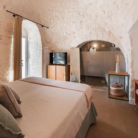 Villa Opuntia Trulli E Lamie 10, Emma *